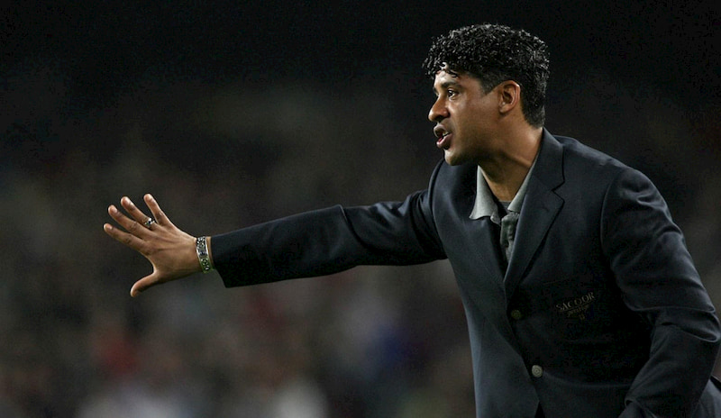 Frank Rijkaard dẫn dắt đội Hà Lan